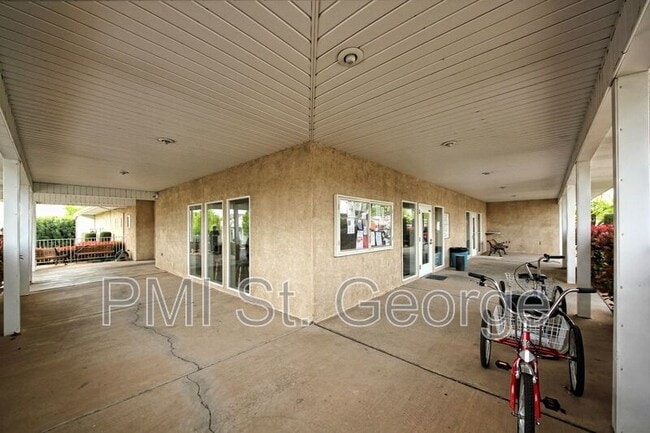 Building Photo - 2990 E Riverside Dr