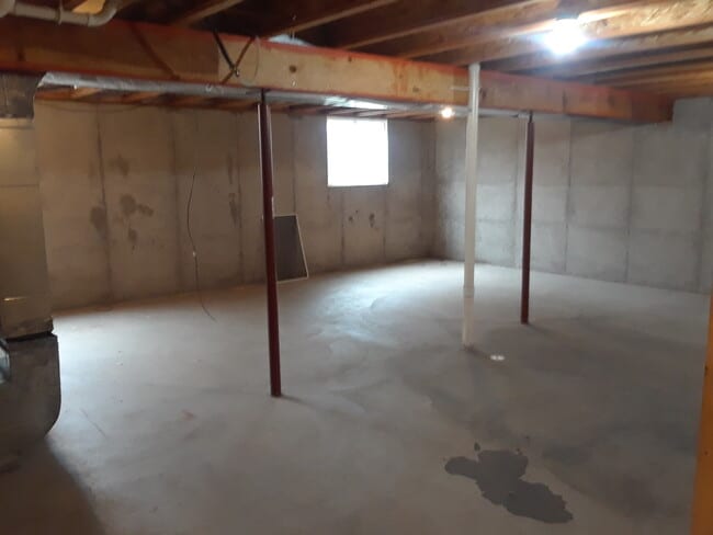 Building Photo - 704 S Starr Ave
