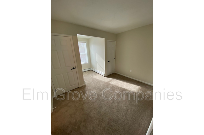 Building Photo - 7 Darby Field Common