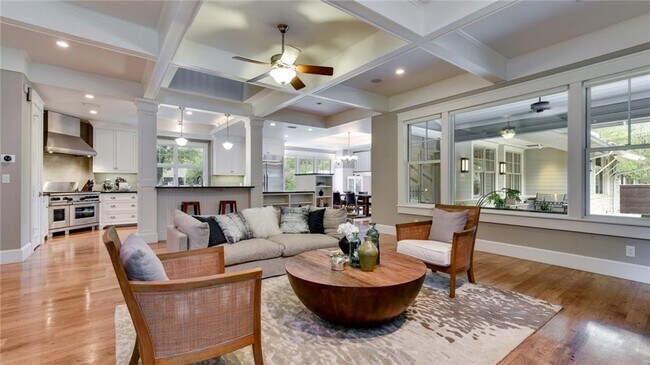 Building Photo - 2105 Meadowbrook Dr