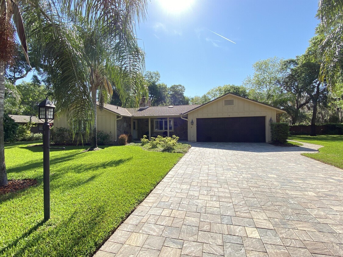 Primary Photo - 5 Cobblestone Trail
