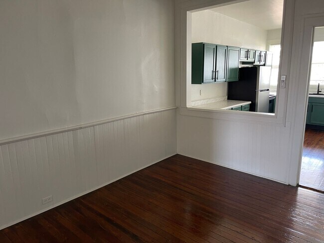 Foto del edificio - Newly renovated triplex in the Heart of do...