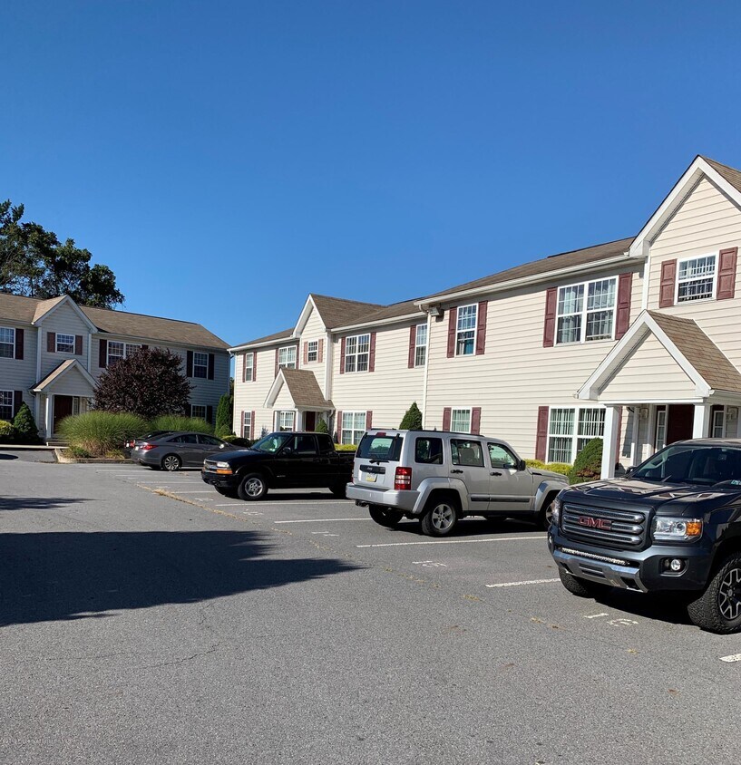 261 Elm St, Moosic, PA 18507 Apartment for Rent in Moosic, PA