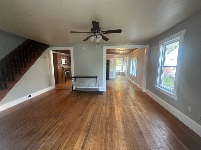 Building Photo - 179 Maple Ave