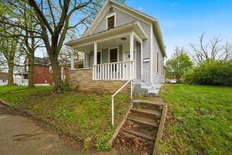 Building Photo - 451 E Pontiac St