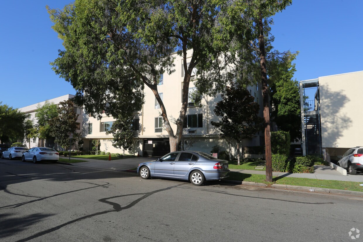 Building Photo - 215 N Belmont Ave