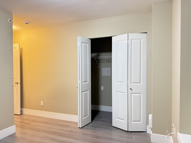 Photo du bâtiment - 7168 Stride Ave