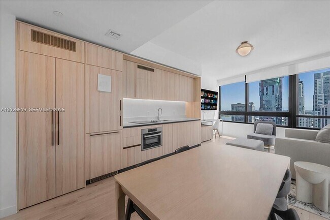 Foto del edificio - 225 N Miami Ave