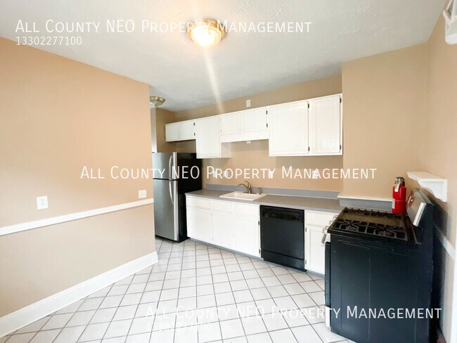 Foto del edificio - Charming 3 bedroom apartment in Lakewood!