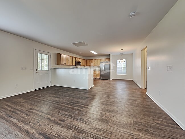 Building Photo - 3007 Crusades St