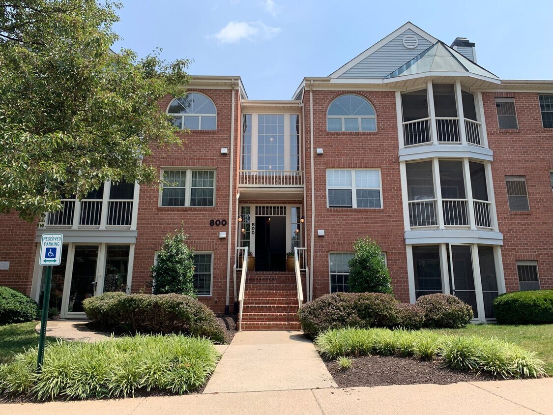 Foto principal - Spacious and Private Condo in The Oaks at ...