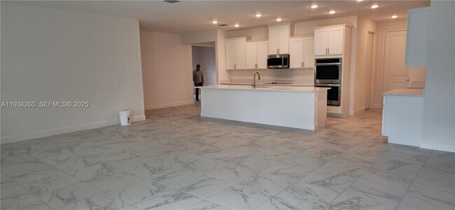 Foto del edificio - 4650 SW Quezon St