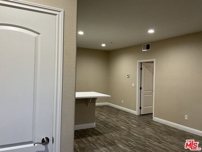 Building Photo - 13133 Le Parc Blvd