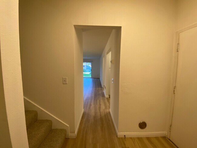 Foto del edificio - Spacious 2 Bedroom/ 2 Bath in the Highly Desired Tropical Setting of Windsong Cove Community of C...