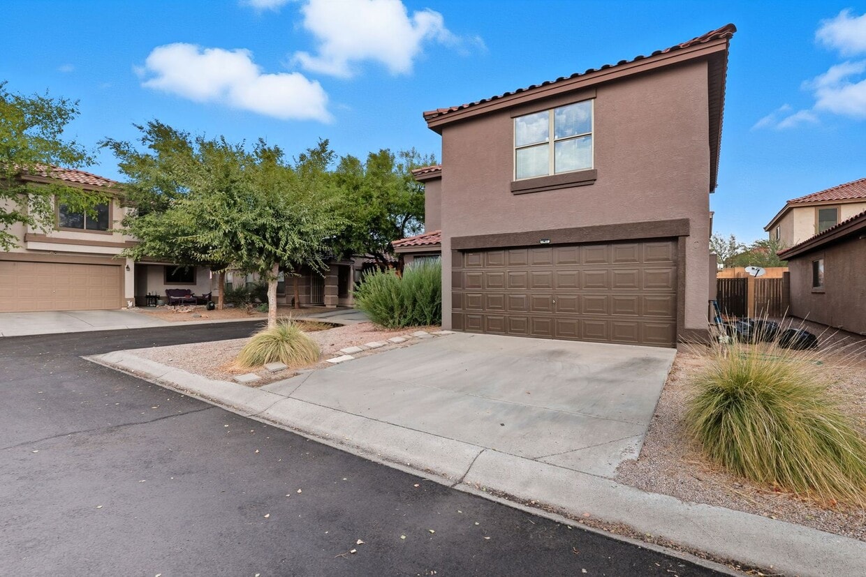 Foto principal - Beautiful 2-Story Home with Modern Upgrade...