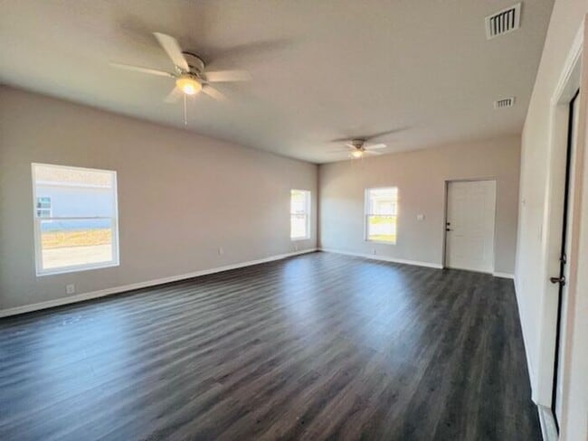 Building Photo - Beautiful home built in 2024.  This cozy 3 bedroom 2 bath Home is ready for move in!!