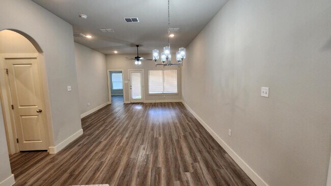 Foto del edificio - Burgeoning South Lubbock Community In Award Winning Lubbock Cooper School District