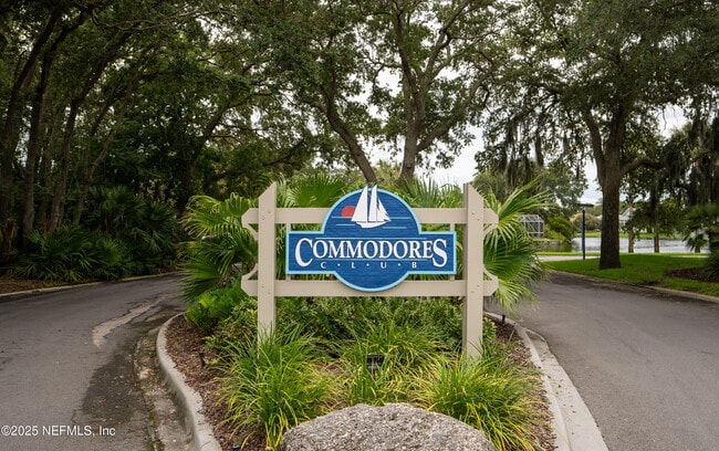 Foto del edificio - 2325 Commodores Club Blvd