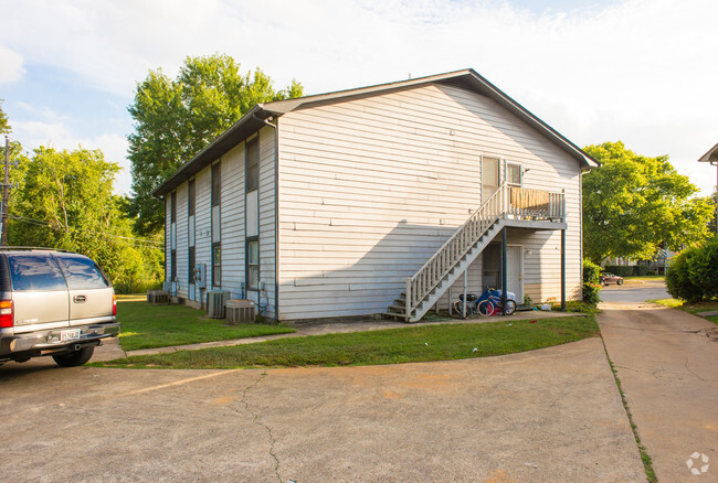 Building Photo - Sherwood Court 8 Plex