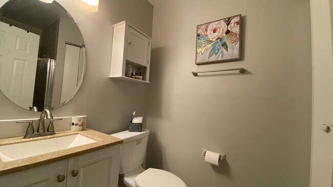 Foto del edificio - 7510 Courtney Pl