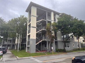 Building Photo - 2851 Riverside Dr