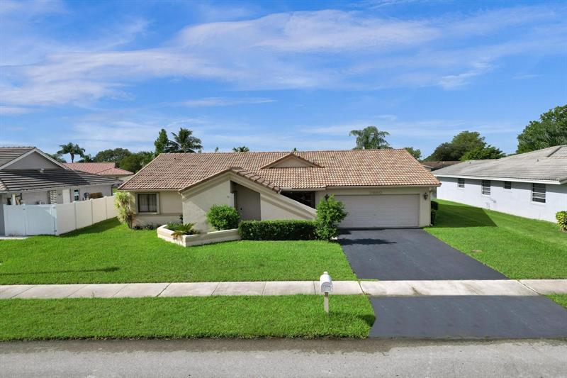 Foto principal - 7680 NW 23rd St