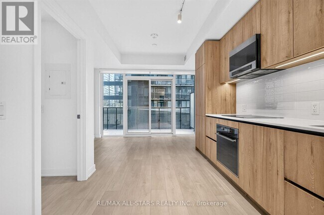 Photo du bâtiment - 127 Broadway Ave