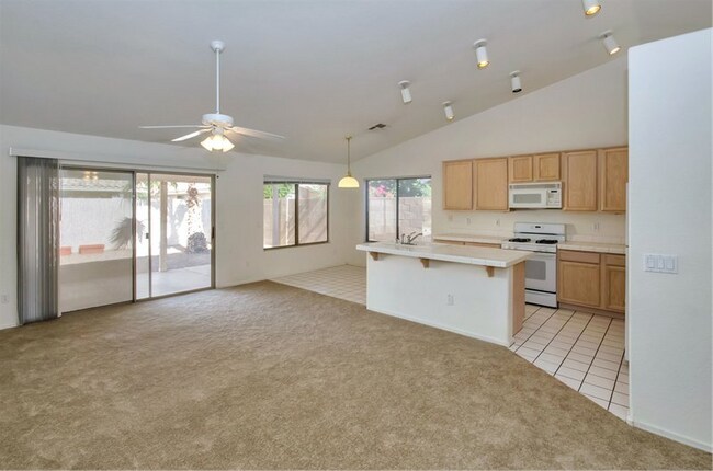 Foto del edificio - SOUGHT AFTER COMMUNITY OF SUPERSTITION SPRINGS VILLAGE