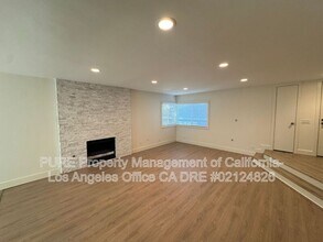 Building Photo - 2330 Oak St