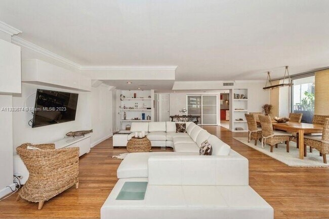 Building Photo - 525 N Ocean Blvd