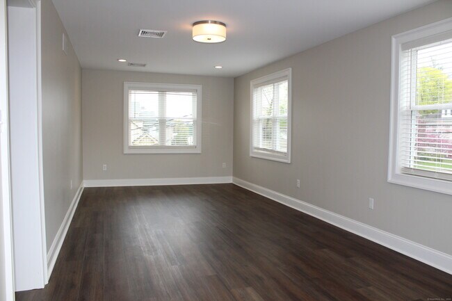 Foto del edificio - 1027 Farmington Ave