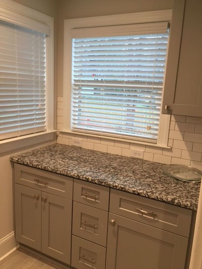 Building Photo - Cozy 2 Bedroom, 1 Bathroom Duplex – Comfor...