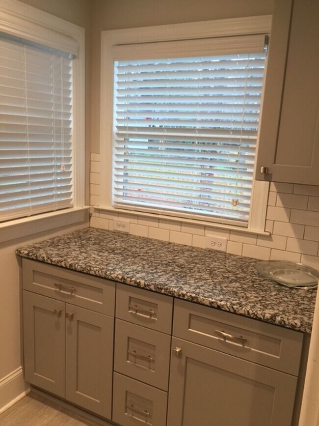 Foto del edificio - Cozy 2 Bedroom, 1 Bathroom Duplex – Comfor...
