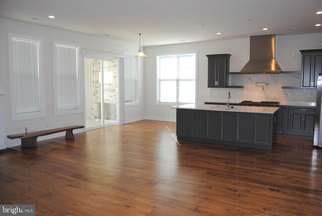 Foto del edificio - 325 Concourse Blvd