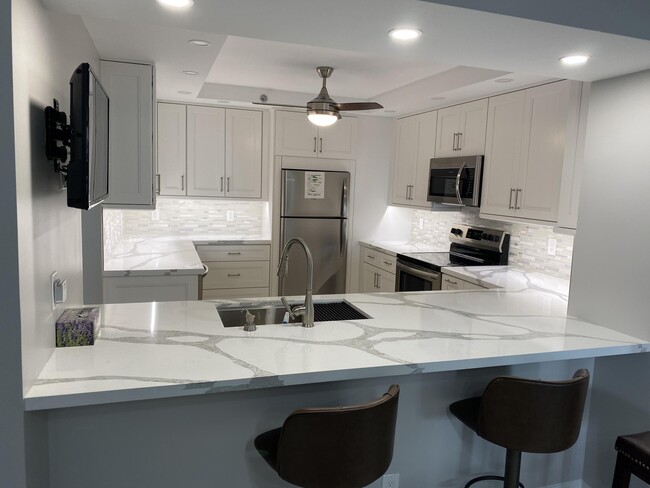 Building Photo - 3420 S Ocean Blvd