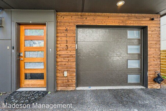 Building Photo - 3 br, 3.5 bath House - 4113 Delridge Way SW