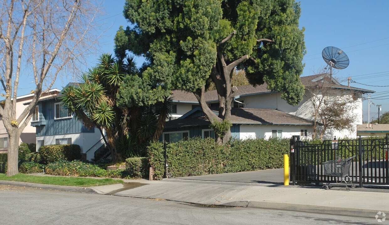 Building Photo - Del Rey Apartments