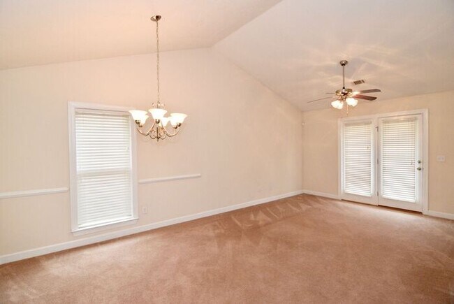 Building Photo - 350 Connor Cir