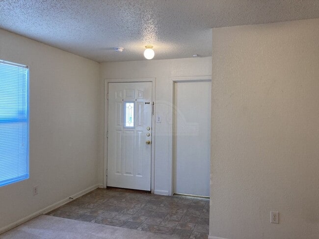 Foto del edificio - 4307 Windcrest Dr