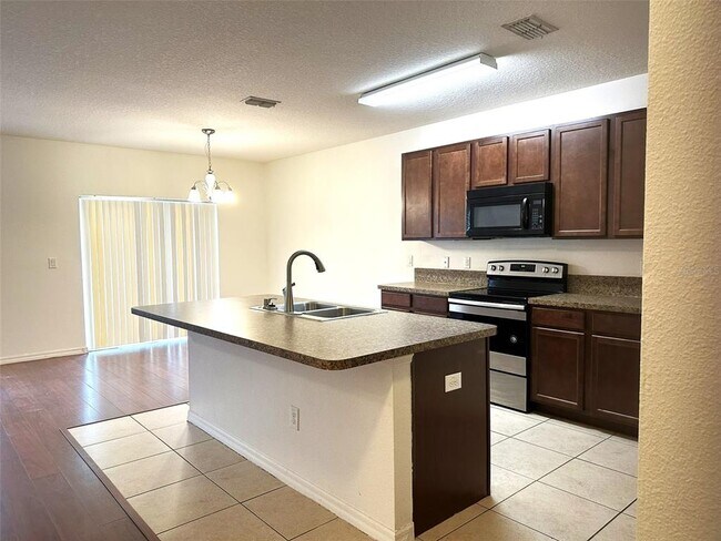 Foto del edificio - 16832 Citrus Pkwy