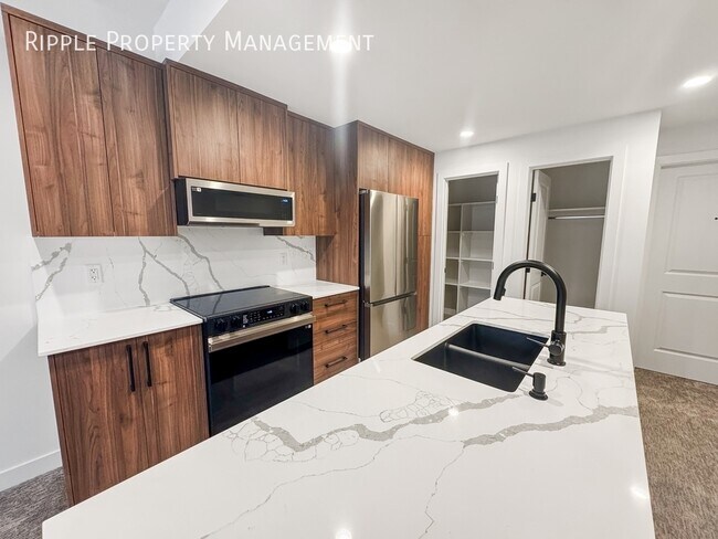 Photo du bâtiment - BRAND NEW 1 BED, 1 BATHS LOWER SUITE | COMMUNITY OF COUGAR RIDGE
