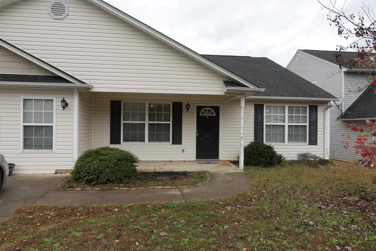 Foto principal - 101 Lepore Ln