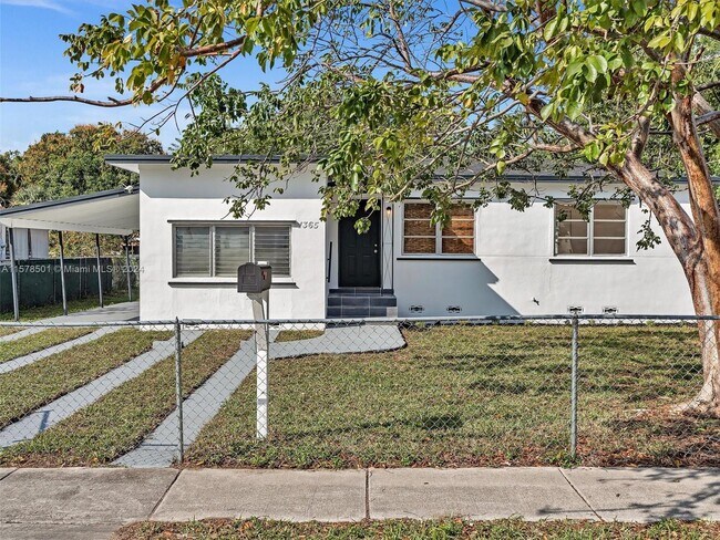 Building Photo - 1365 NE 130th St
