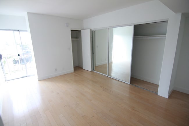 Building Photo - 3949 Los Feliz Blvd