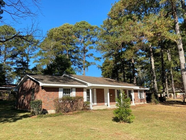 Building Photo - Lovely 3 Bdrm, 2 Bth in quiet neighborhood