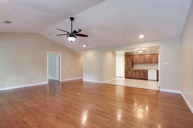 Building Photo - 540 Battlecreek Way