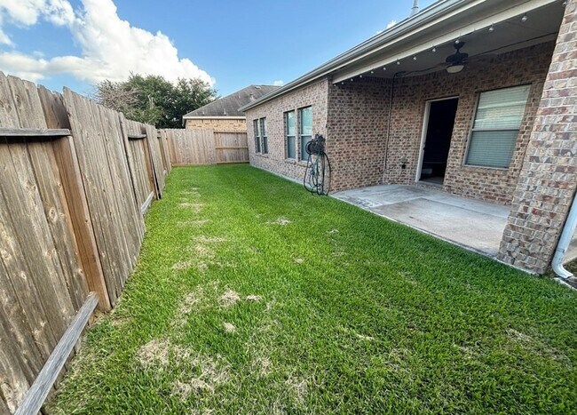 Building Photo - 15518 Huddleston Dr