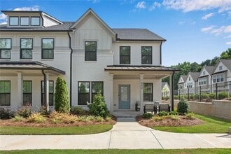 Building Photo - 400 Renwood Trl