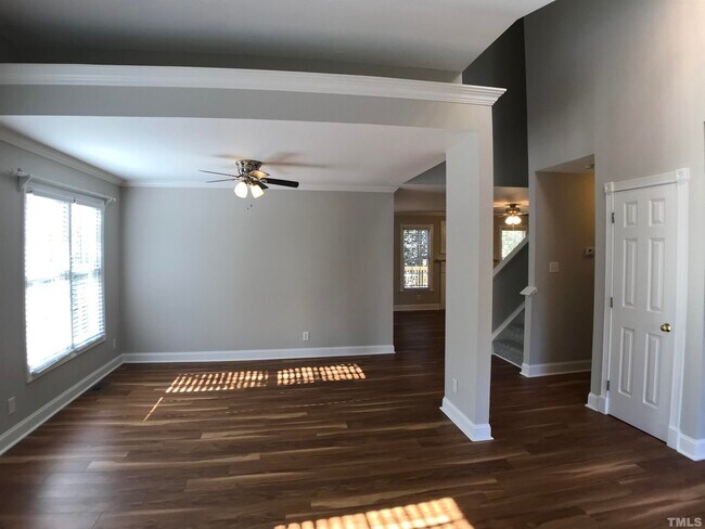 Building Photo - 105 Sandy Creek Ct
