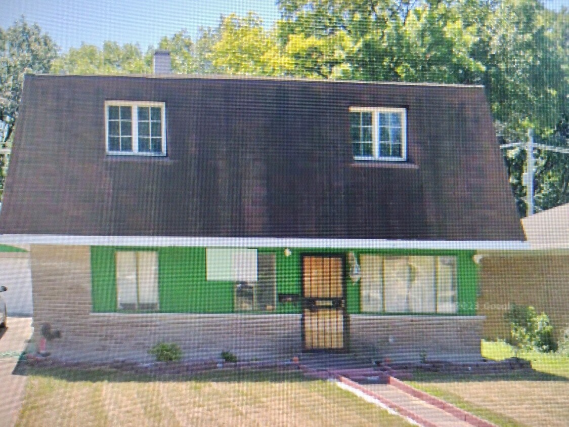 Primary Photo - 823 163rd St